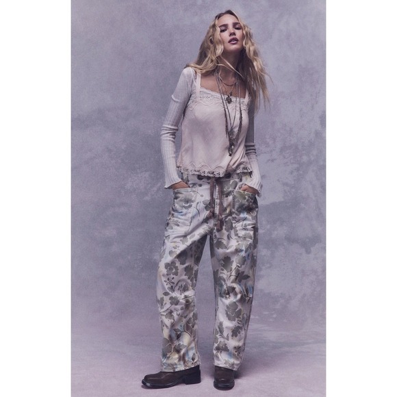 Free People Moxie Printed Floral Flocked Ivory Barrel Boyfriend Jeans 29 NWT
